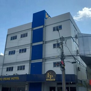Fachada de la propiedad