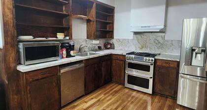 Charming 3-bedroom house with fitness equipment in an established neighborhood.