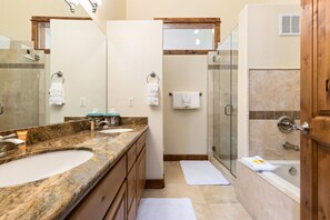 Maison mitoyenne, 3 chambres | Salle de bain