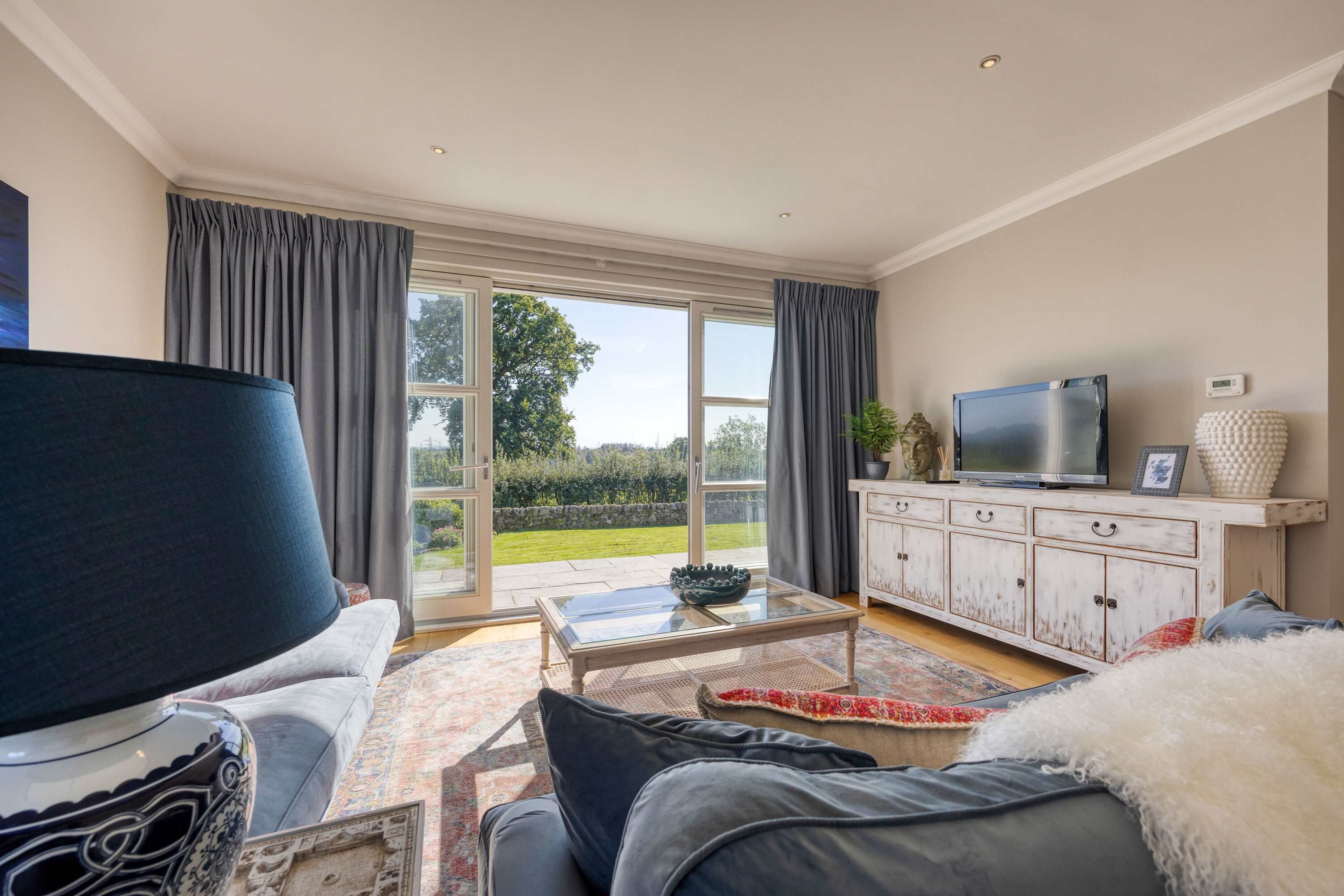 TV, fireplace, offices