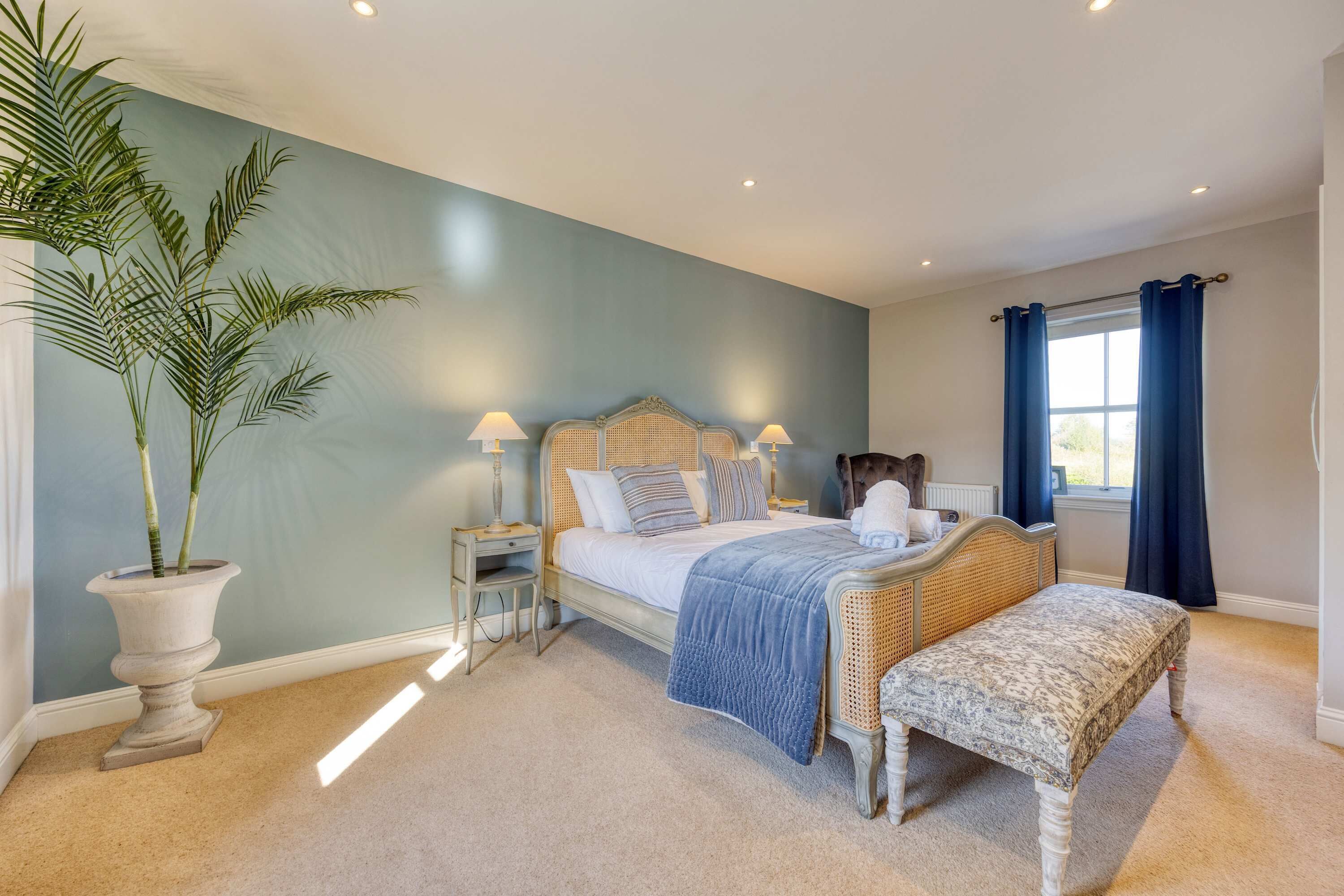 4 bedrooms, desk, iron/ironing board, travel cot