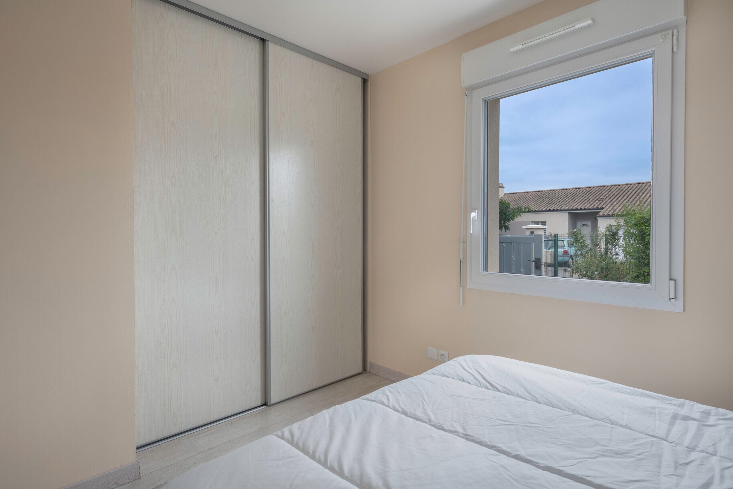 1 slaapkamer, een strijkplank/strijkijzer