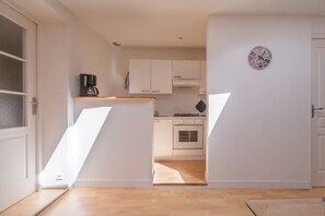 Refrigerador, microondas, horno y lavavajillas 