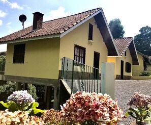 Front of property - Chalés Pedra Redonda Monte Verde Mg (Camanducaia)