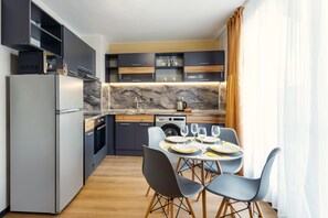 Appartement Standard, balcon, vue sur la ville | Rideaux d’obscurcissement, système d’insonorisation