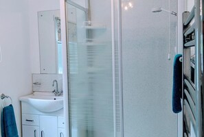 Shower, free toiletries, hair dryer, towels