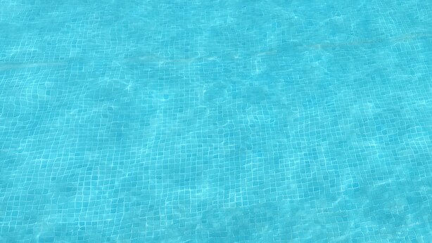 Une vue dégagée sur la surface d’une piscine.