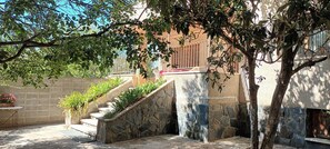 Property grounds - House Rural Tourism very close to Lleida, Swimming pool all year round. Barbecue. (Lleida)