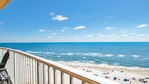On the beach - Beachfront, Lazy River and Slide, New Rental! (Orange Beach)