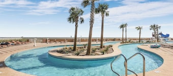 Beachfront, Lazy River and Slide, New Rental!