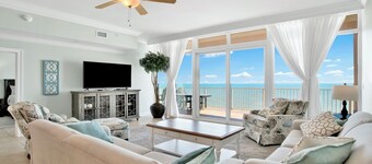 Beachfront, Lazy River and Slide, New Rental!