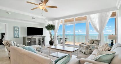 Beachfront, Lazy River and Slide, New Rental!