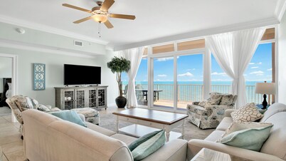 Beachfront, Lazy River and Slide, New Rental!