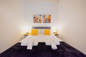 2 bedrooms, iron/ironing board, WiFi, bed sheets - Brand New 2bd + 1bth in Gracia (Barcelona)