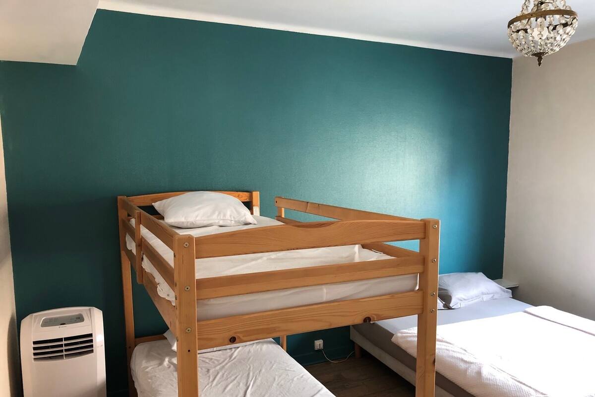 Tremannsrom – familie | Memory foam-senger og wi-fi (inkludert)
