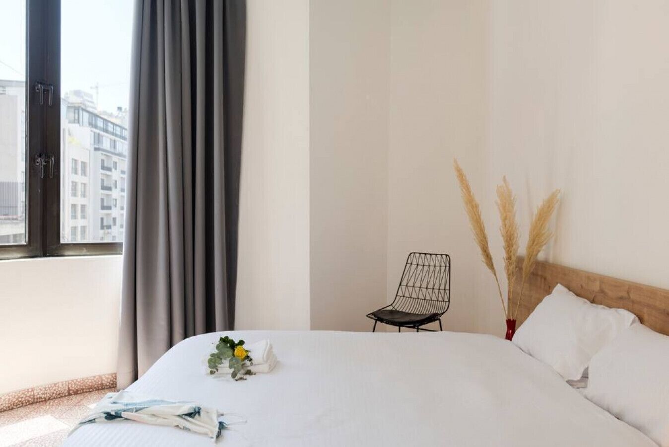 2 bedrooms, desk, iron/ironing board, WiFi