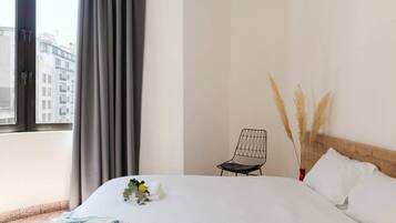 2 bedrooms, desk, iron/ironing board, WiFi