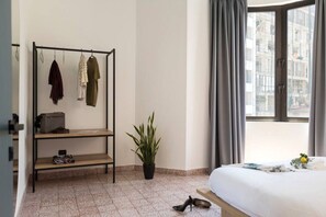 2 bedrooms, desk, iron/ironing board, WiFi