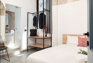 1 habitación, tabla de planchar con plancha y wifi