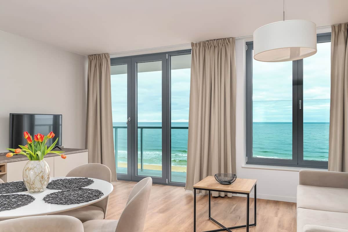 Deluxe appartement, balkon, uitzicht op zee | 1 slaapkamer, gratis wifi