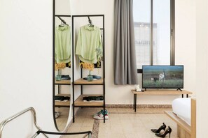 1 bedroom, desk, iron/ironing board, WiFi