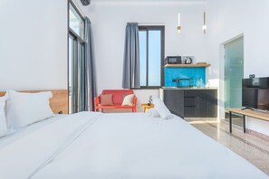 1 bedroom, desk, iron/ironing board, WiFi