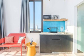 Microwave, stovetop, cookware/dishes/utensils