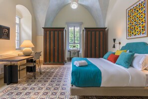 4 habitaciones, escritorio, tabla de planchar con plancha y wifi gratis