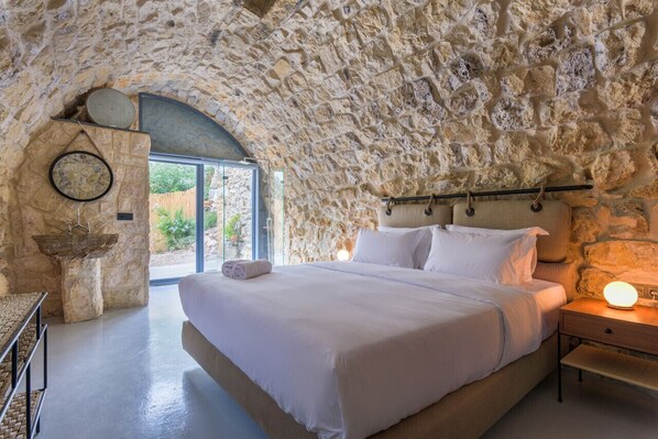 4 bedrooms, desk, iron/ironing board, free WiFi - Amani Luxury 4-Bedroom Villa W/Pool in Batroun (Lebanon - Batroun)