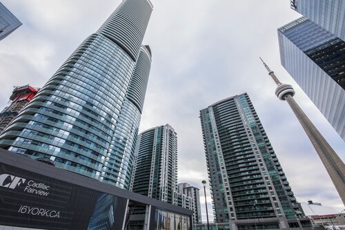 GLOBALSTAY. Unbeatable 53 Floor CN Tower view