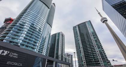 GLOBALSTAY. Unbeatable 53 Floor CN Tower view