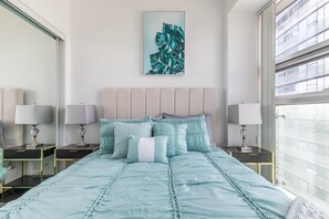 1 bedroom, desk, iron/ironing board, travel cot - GLOBALSTAY. Unbeatable 53 Floor CN Tower view (Toronto/Canada)