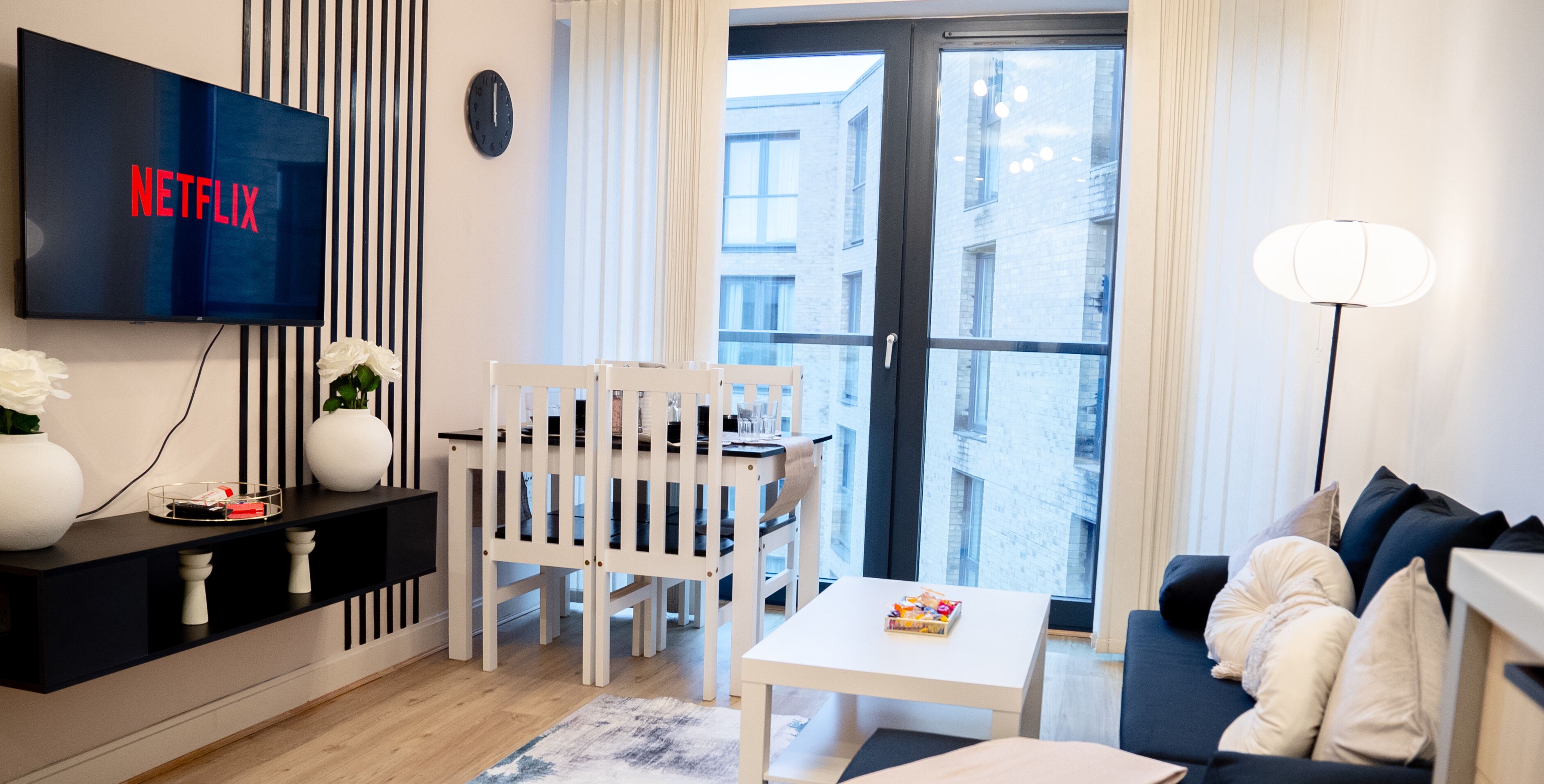 Apartment | Wohnbereich | Fernseher