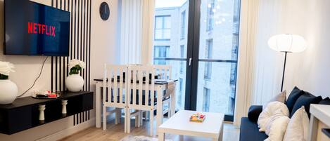 Apartment | Wohnbereich | Fernseher