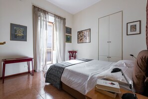 Wi-Fi de cortesia, roupa de cama