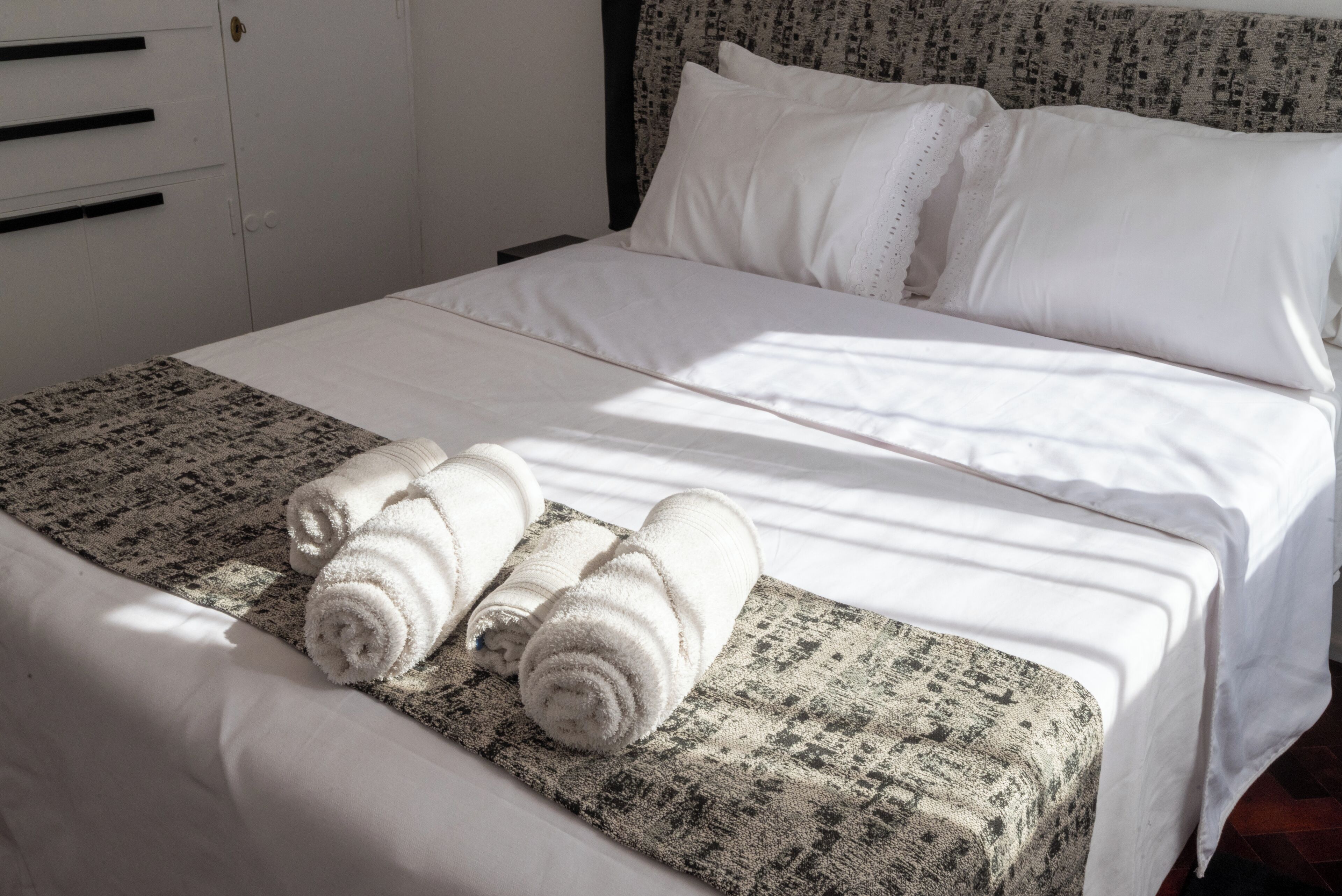 Studio Kota, pegangan shower, Pembersihan Kamar | 1 kamar tidur, seprai premium, dan selimut bulu angsa