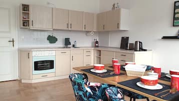 Kühlschrank, Ofen, Herdplatte, Geschirrspüler