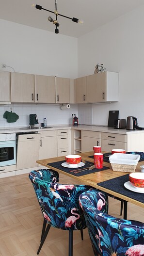 Réfrigérateur, four, plaque de cuisson, lave-vaisselle