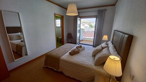 1 habitación, tabla de planchar con plancha y acceso a internet 