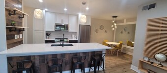 Charming 2-bedroom condo in welcoming Carrboro with fitness center, pool, Wi-Fi