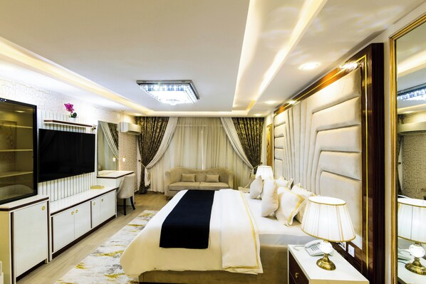 Escritorio, espacio para trabajar con laptop y wifi gratis 