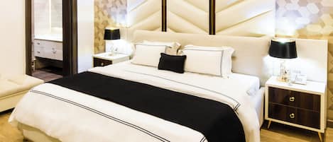 Habitación sénior, 1 cama de matrimonio grande, vistas a la ciudad | 1 dormitorio, escritorio, espacio para trabajar con un portátil