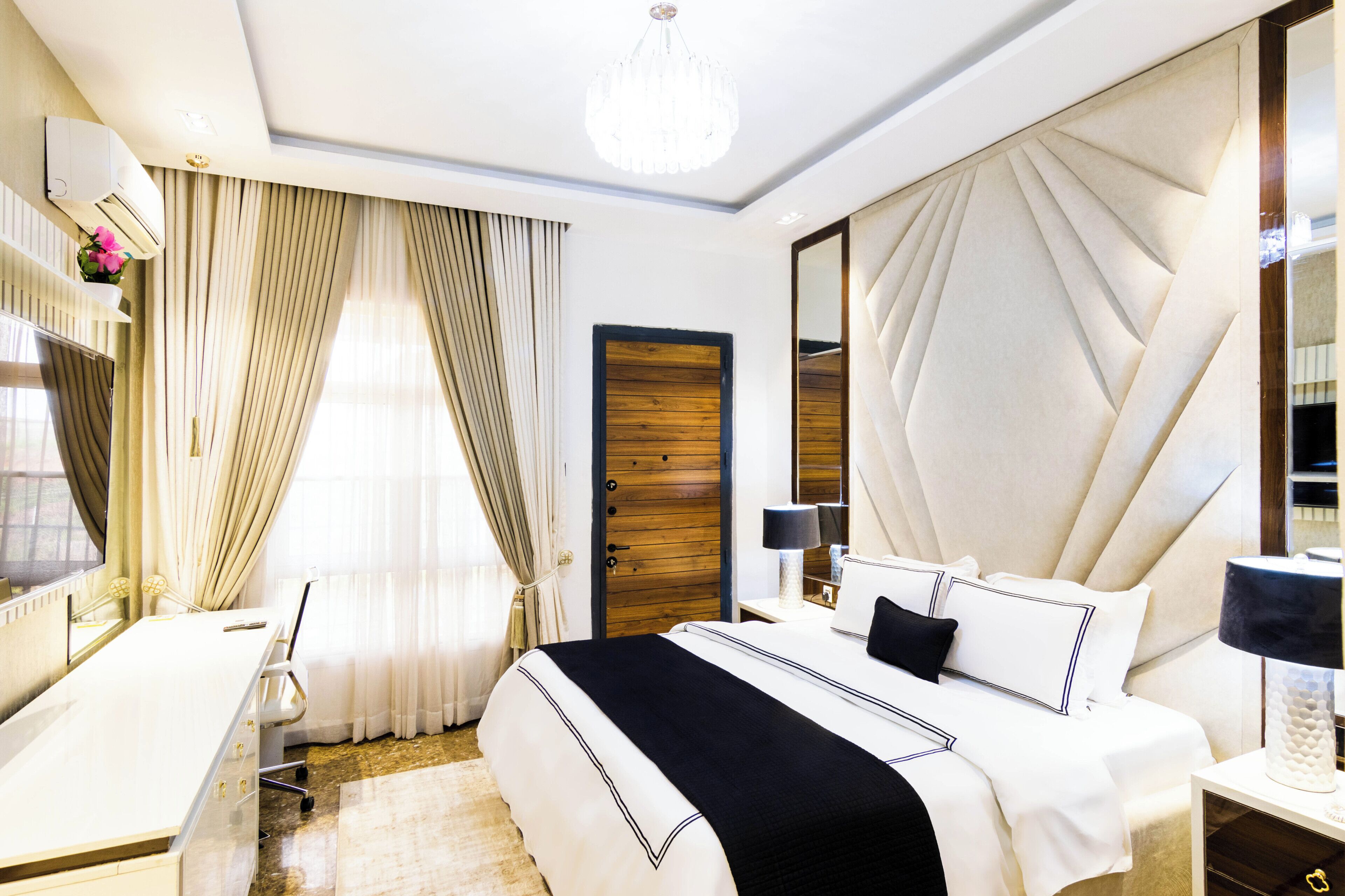 Royal Room, Non Smoking, City View | Desk, laptop workspace, free WiFi