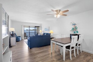 Dining - Beautiful Condo with Balcony Bay Views! Short Walk to Beach (Bradenton Beach)