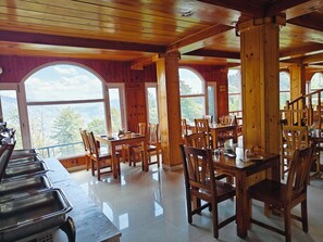 Restaurant - Hotel Savi Shallidrishya (Shimla)