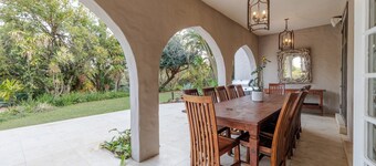 Spacious 1Bedroom Garden Retreat with Private Pool