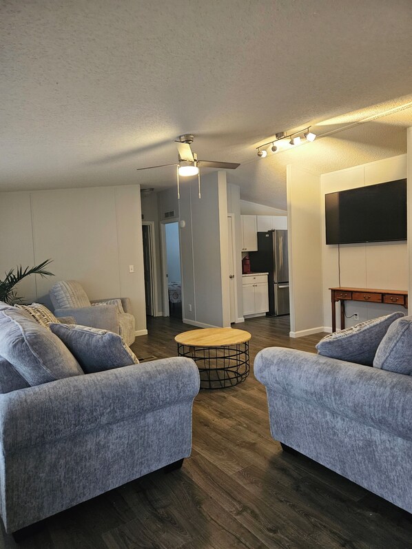 Smart TV, video games