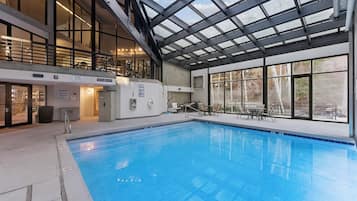 Piscina interna, piscina aquecida