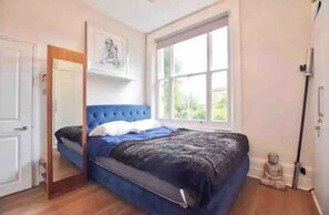 1 soverom, skrivebord, strykejern/-brett og wi-fi (inkludert)