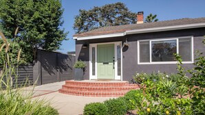 Unclassified image, 2 of 28, button - Gorgeous Valley Village Retreat w/ Giant Pool - UNFURNISHED but can be furnished (Los Angeles)